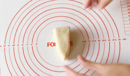 大人小孩都愛吃的軟綿拉絲椰蓉面包,心形造型,簡單易做